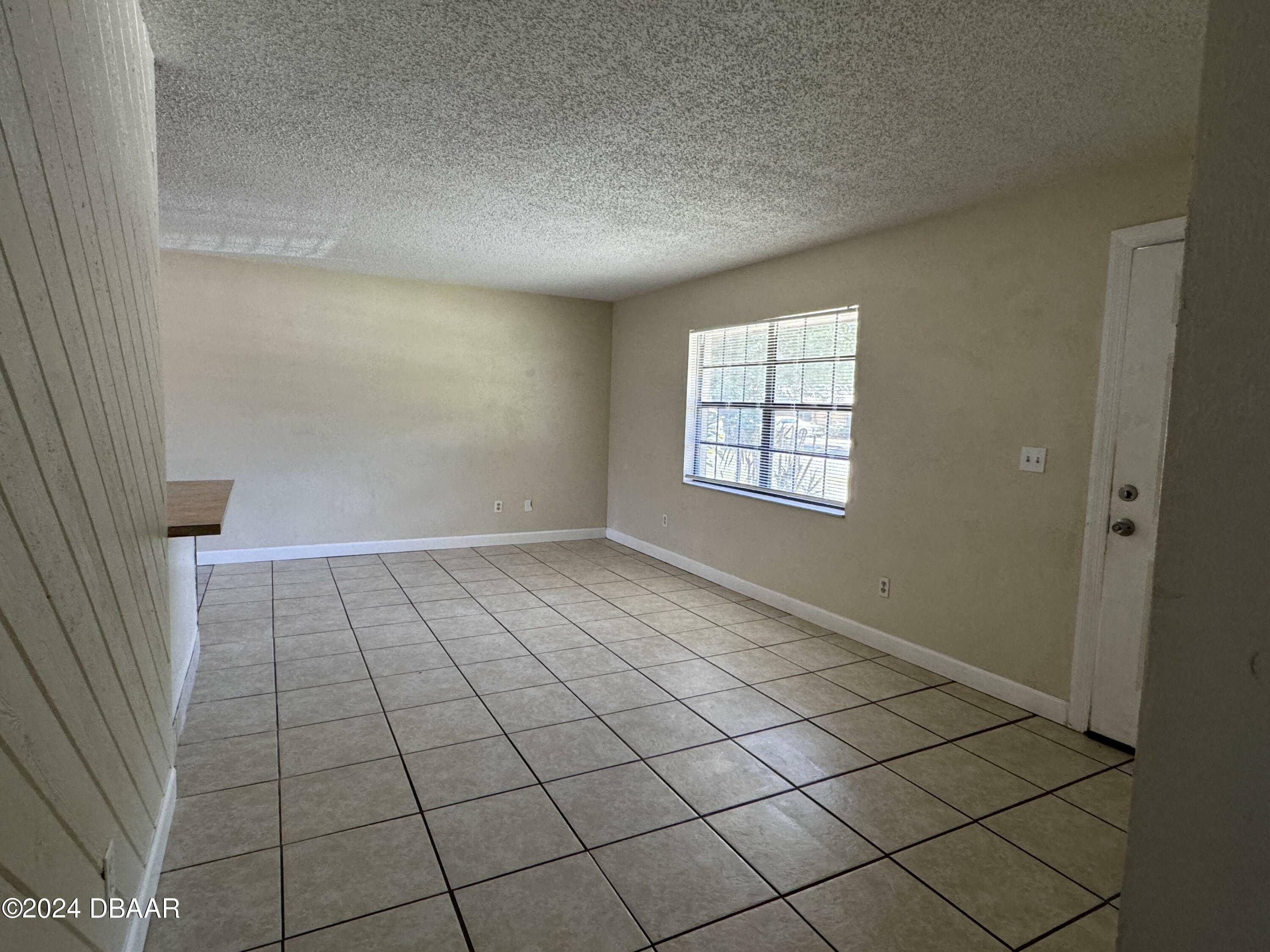 Property Photo: 319 Cavanah Drive FL 32117