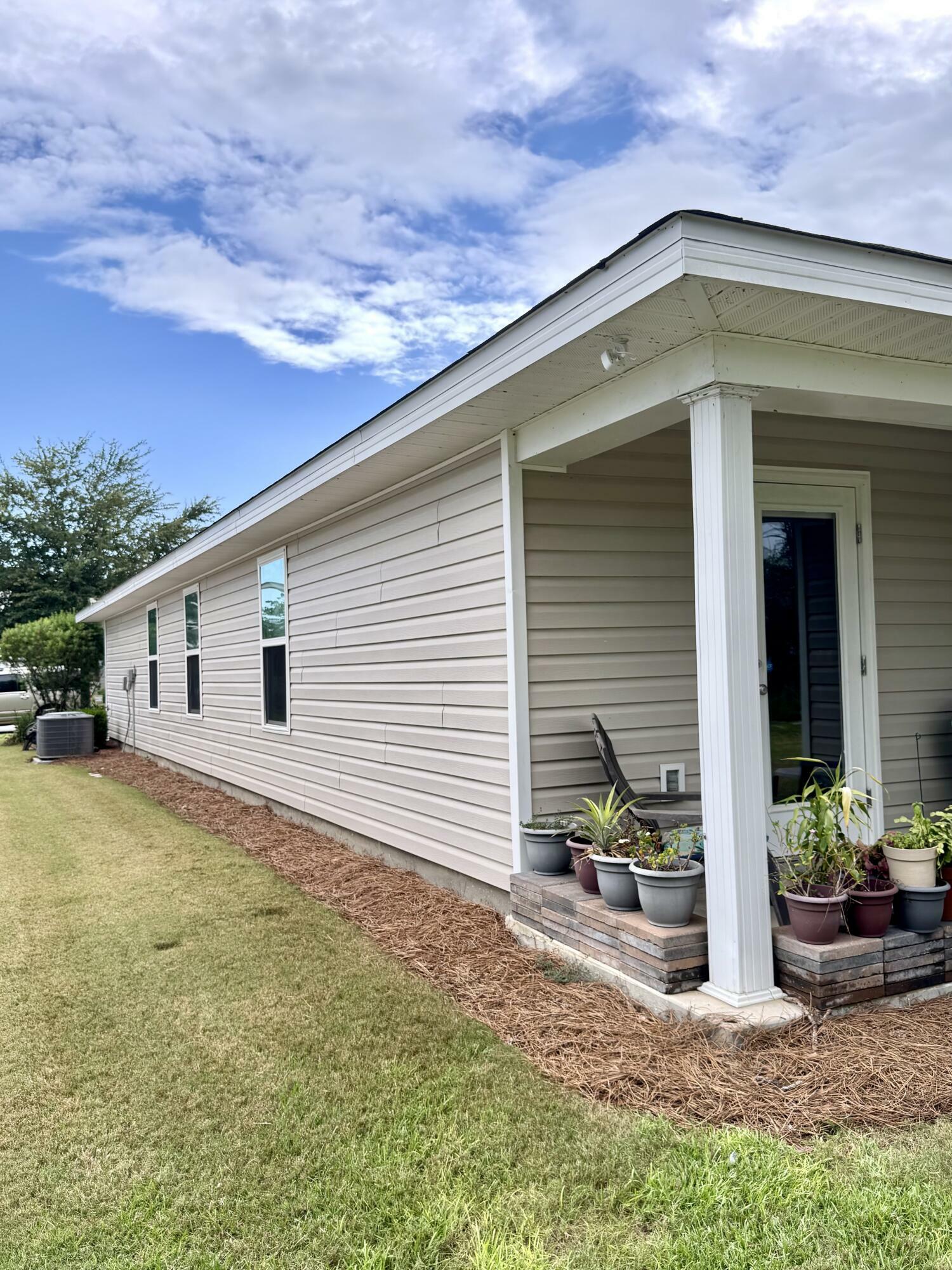 Property Photo: 629 Earl Godwin Road FL 32439