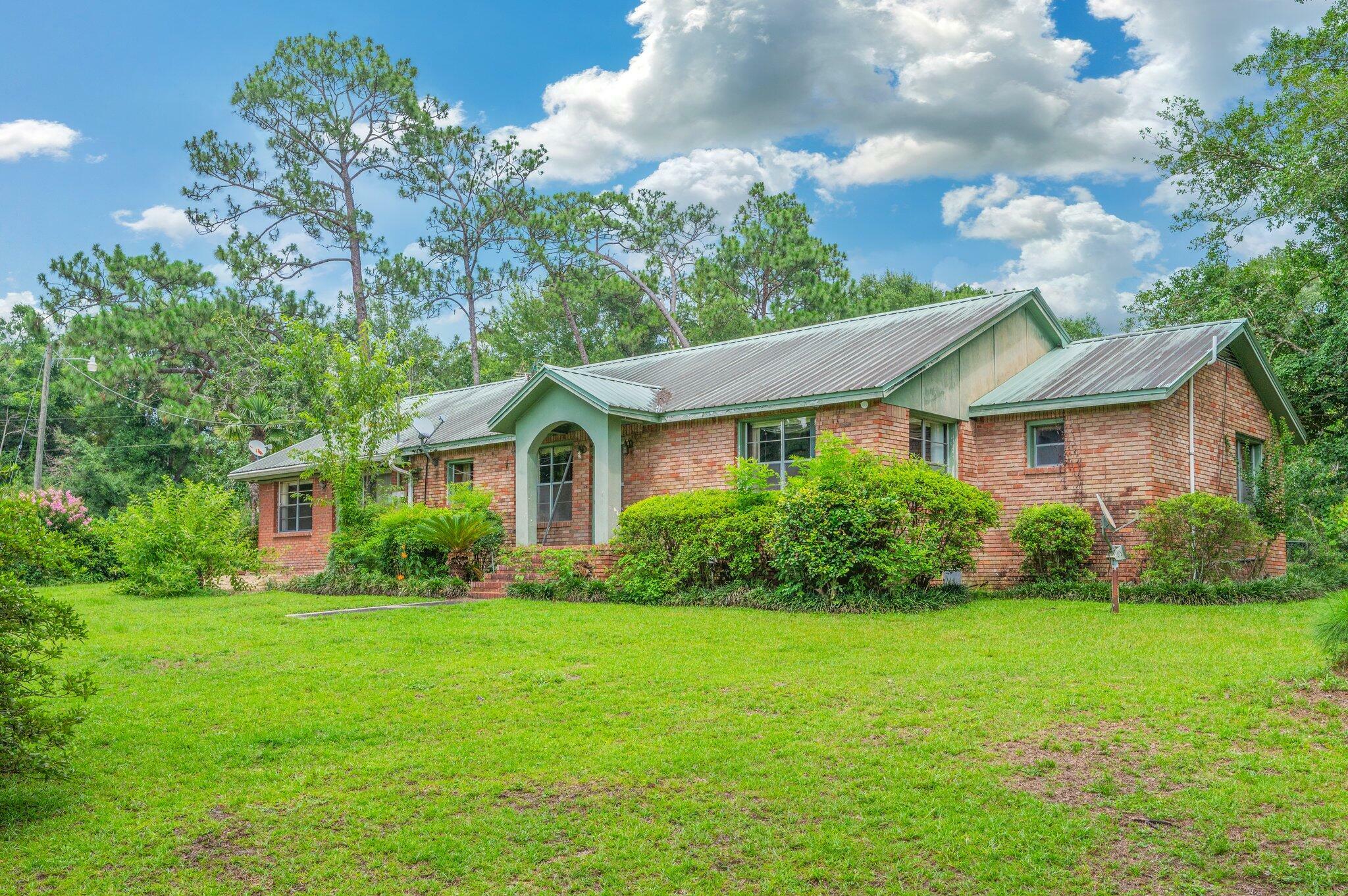 Property Photo:  2226 W James Lee Boulevard  FL 32536 