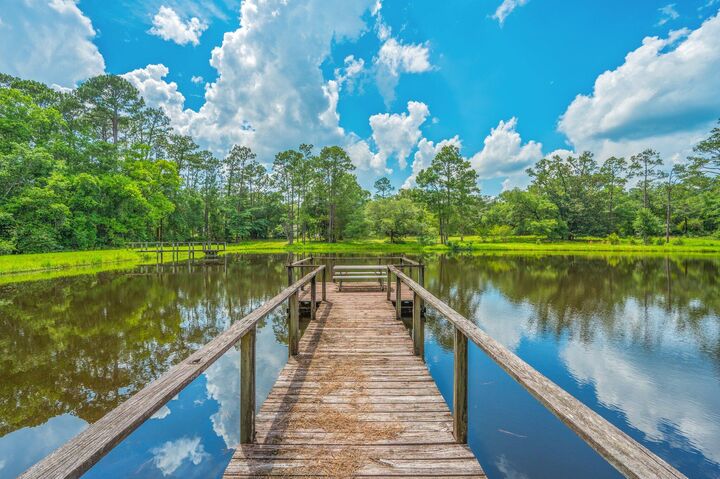 Property Photo: 2226 W James Lee Boulevard FL 32536