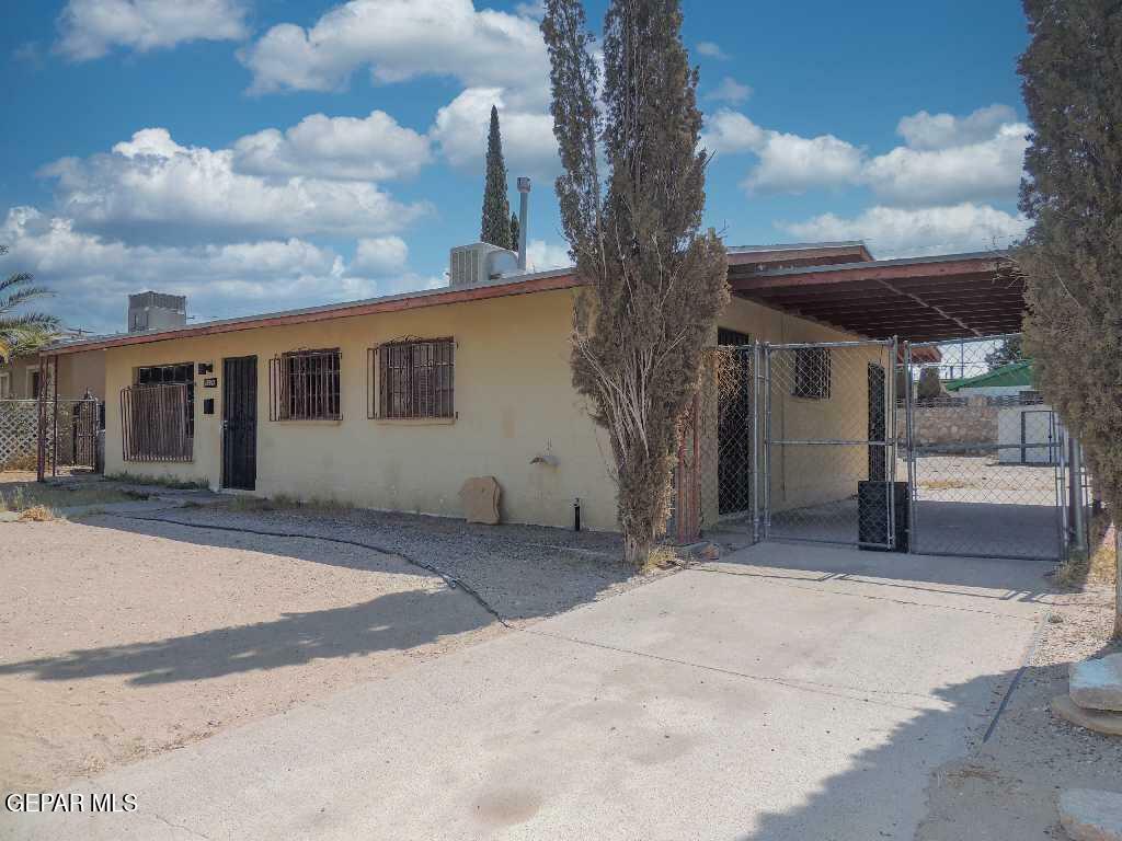 Property Photo: 1136 Cimarron Street TX 79915