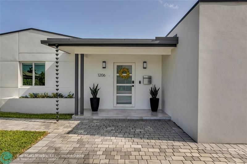 Property Photo: 1206 Mango Isle FL 33315