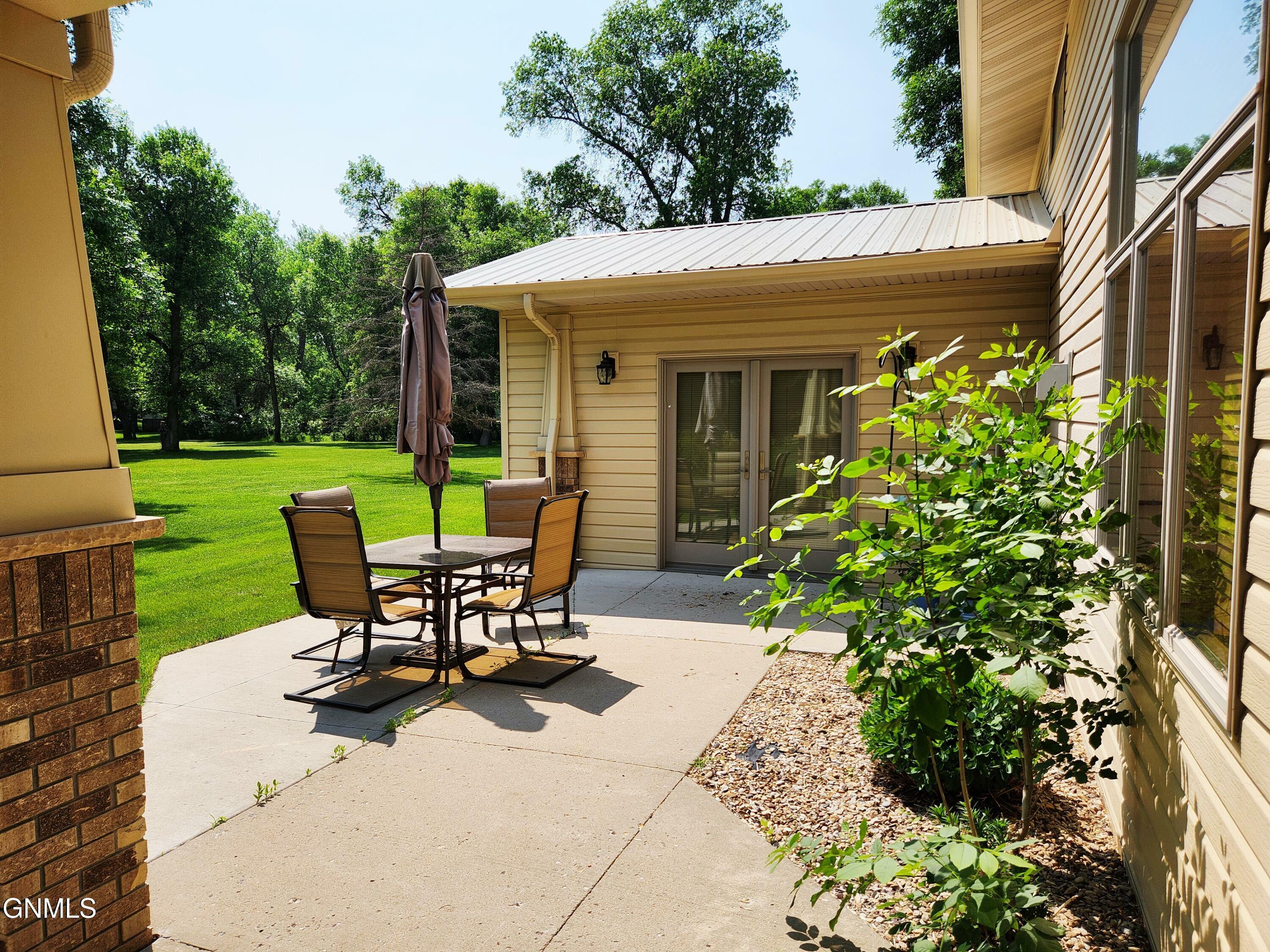 Property Photo: 4500 Thornburg Drive ND 58504