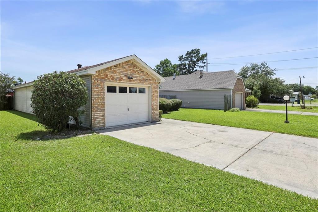 Property Photo: 2705 Terrace Circle TX 77630