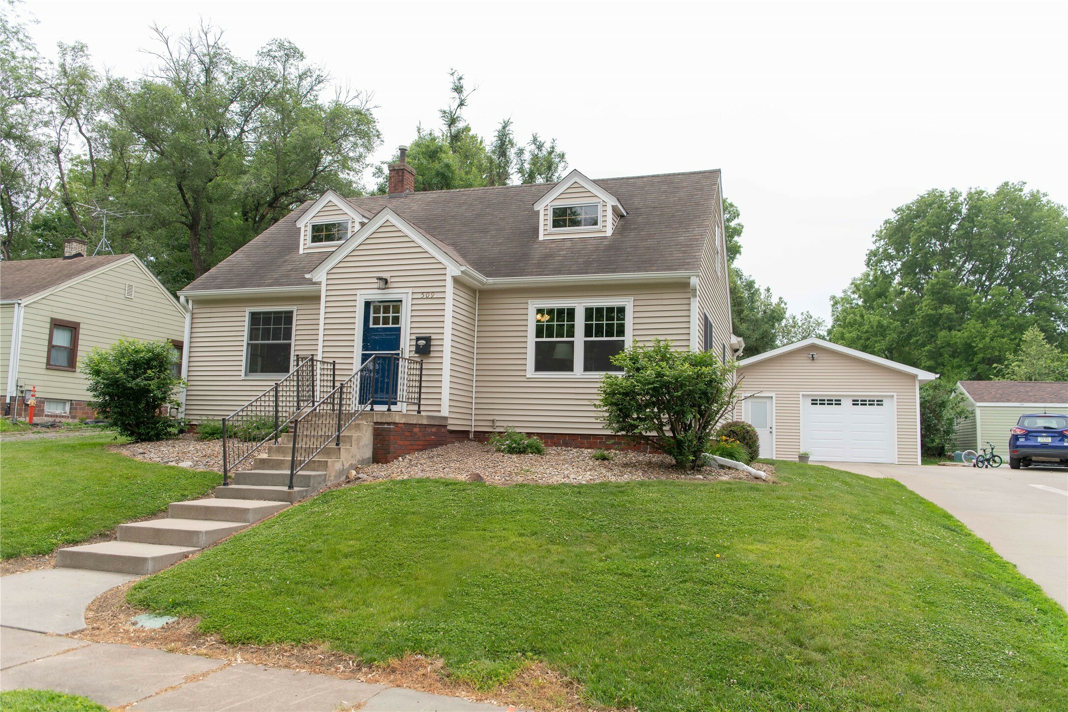 Property Photo:  509 Lincoln Street  IA 50219 