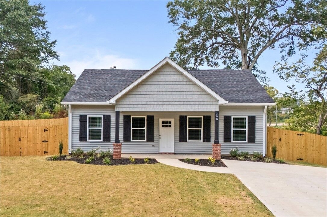 Property Photo: 208 Byrd Avenue AL 36801