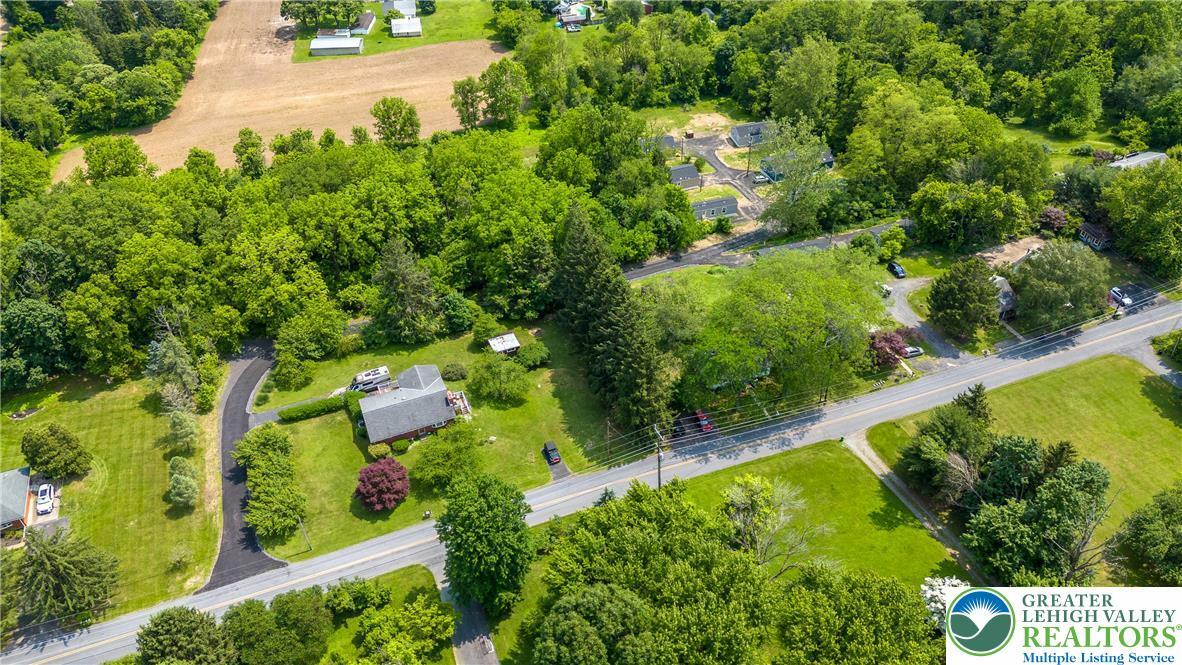 Property Photo: 465 Royal Manor PA 18042