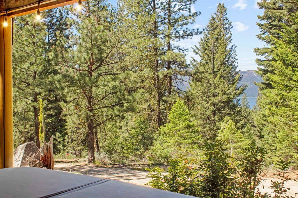 Property Photo: 1650 Crown Point Parkway ID 83611
