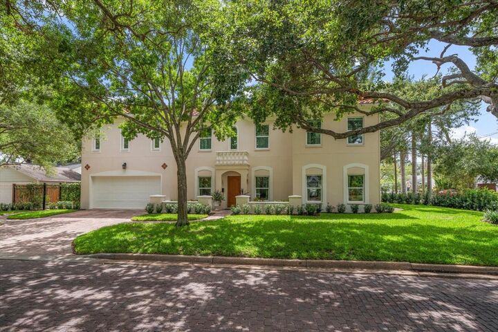 Property Photo: 2900 W Estrella Street FL 33629