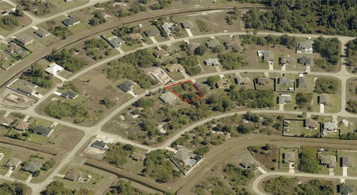 Property Photo: 334 Pinehurst Avenue FL 33974