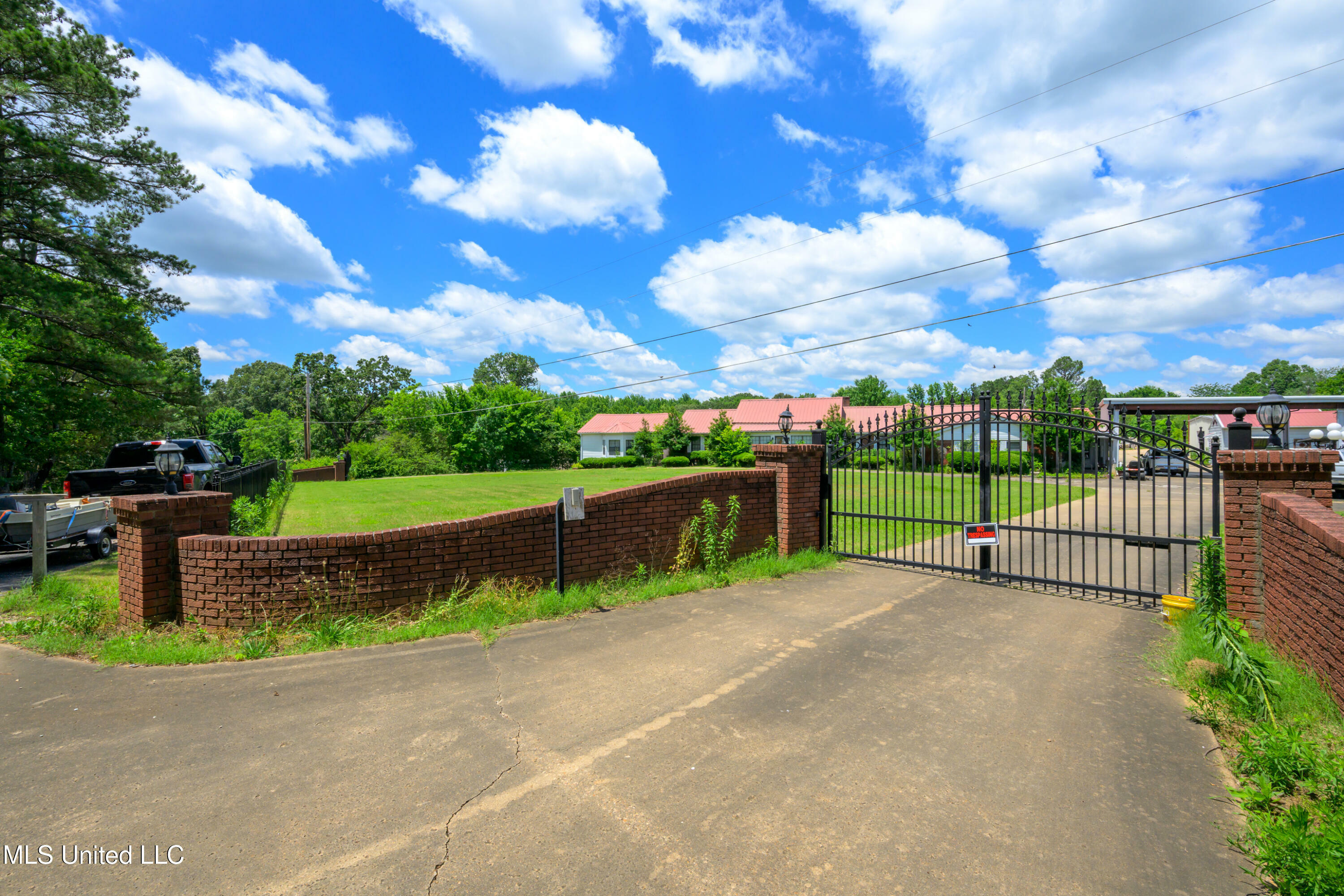 Property Photo: 76 Peach Tree Road MS 38611