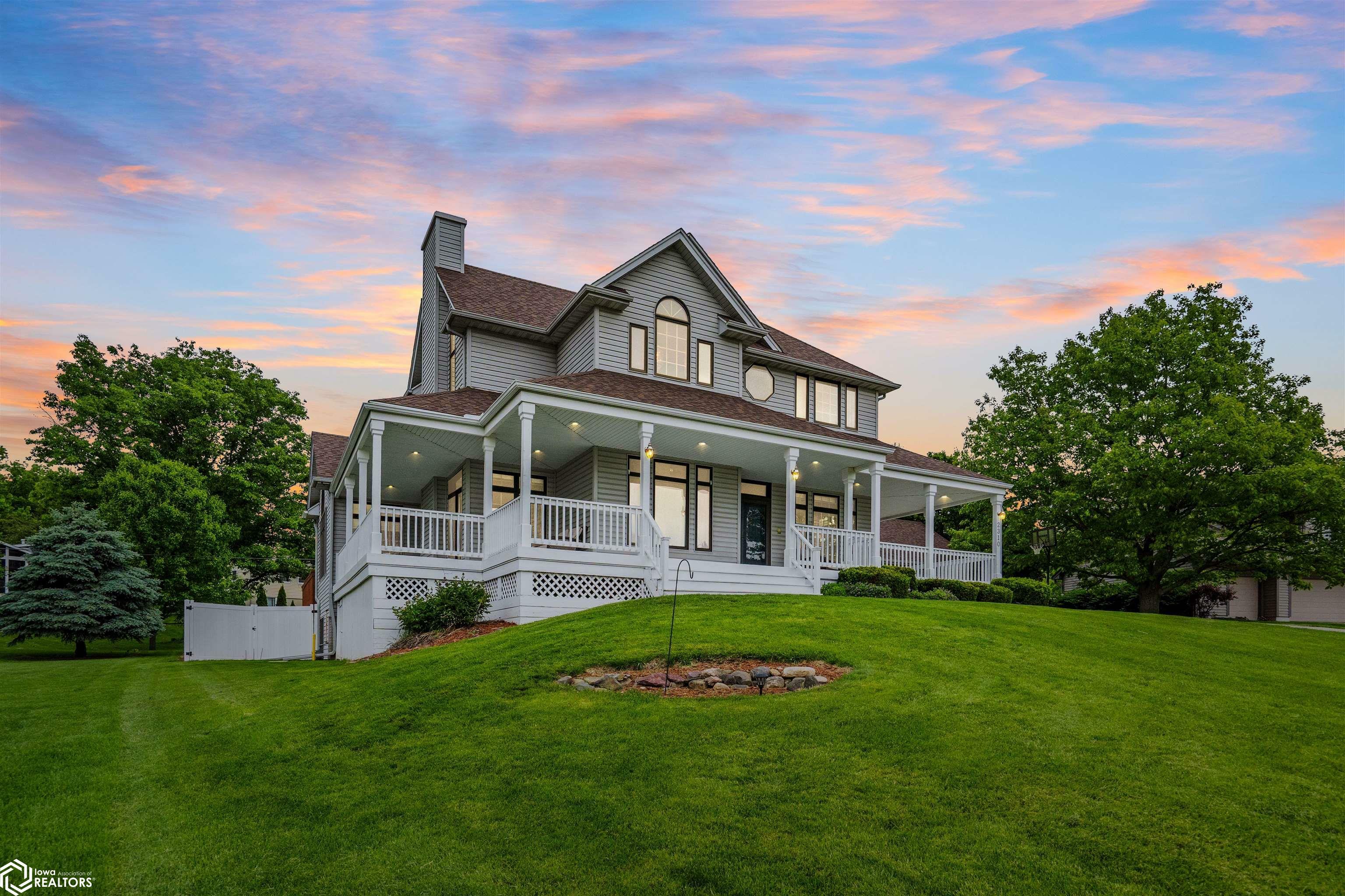 Property Photo: 2310 Knollway Drive IA 50158