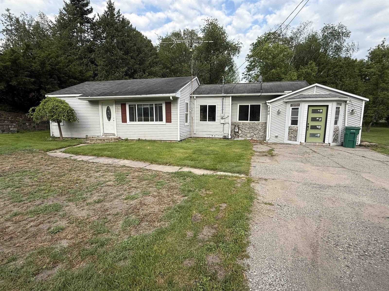 Property Photo:  240 Lumm Street  MI 48624 