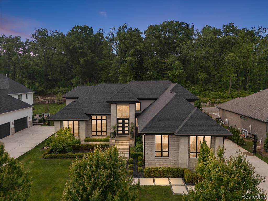 Property Photo:  212 Enclave Court  MI 48306 2293 