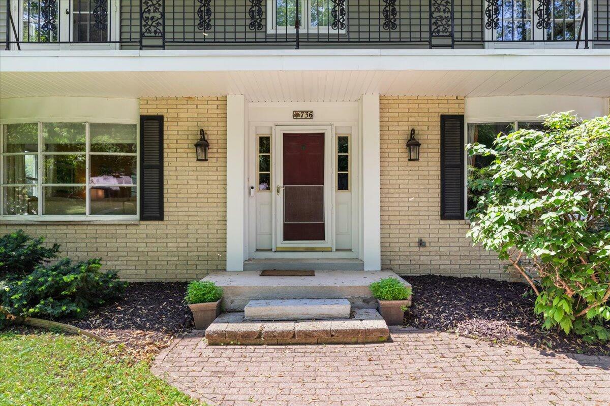 Property Photo: 736 Summit Dr WI 53095