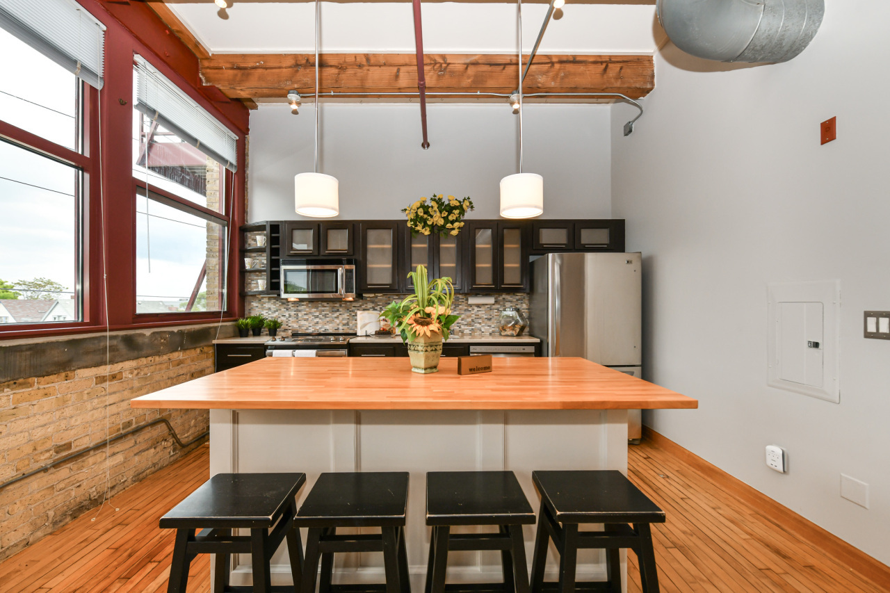 Property Photo: 215 W Maple St 308 WI 53204