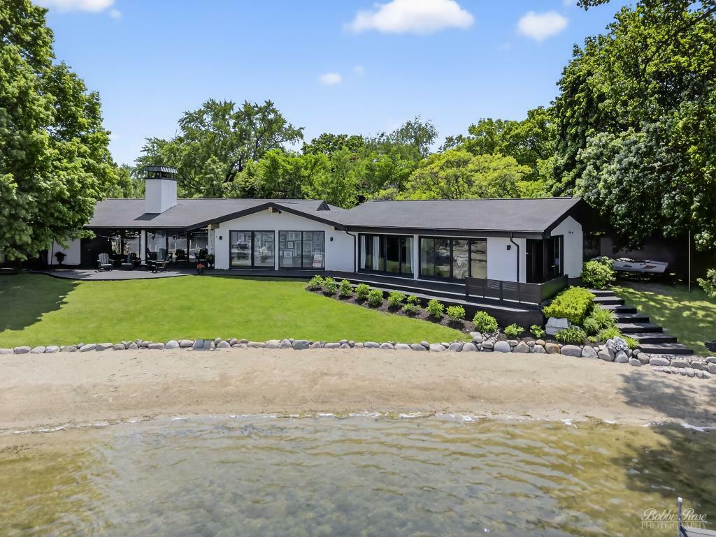 Property Photo: 2140 Shore Drive IL 60014