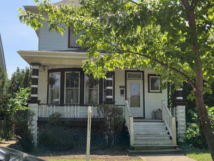 Property Photo: 5071 W Pensacola Avenue IL 60641