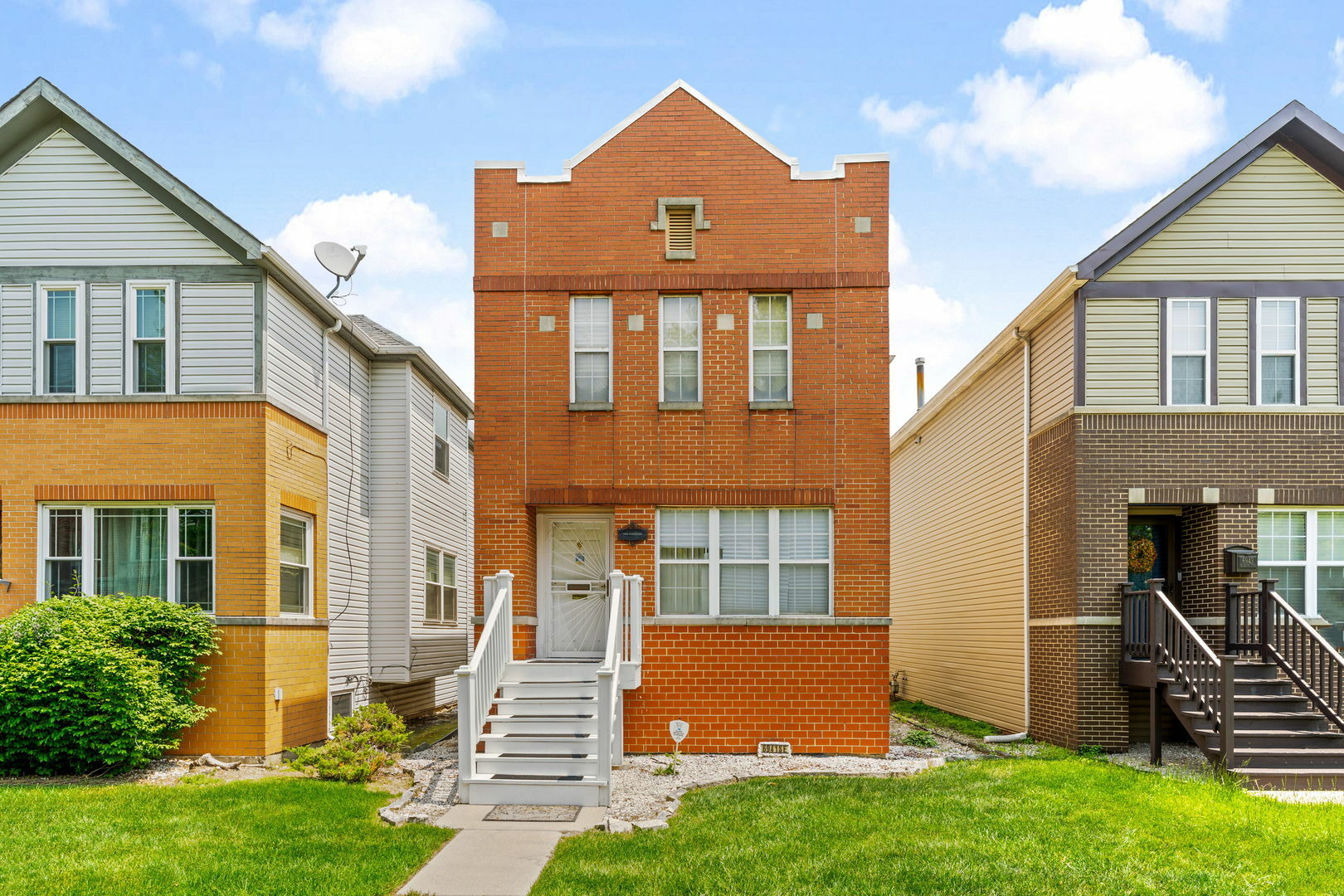 Property Photo: 6941 S East End Avenue IL 60649