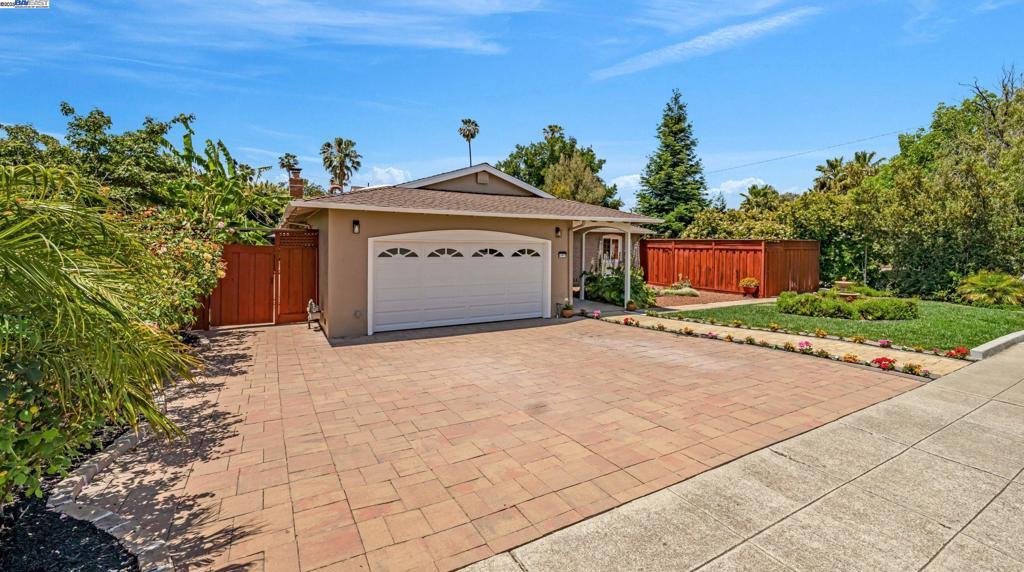 Property Photo:  41917 Camino Santa Barbara  CA 94539 