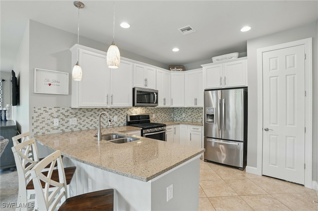 Property Photo: 7602 Jacaranda Lane FL 34114