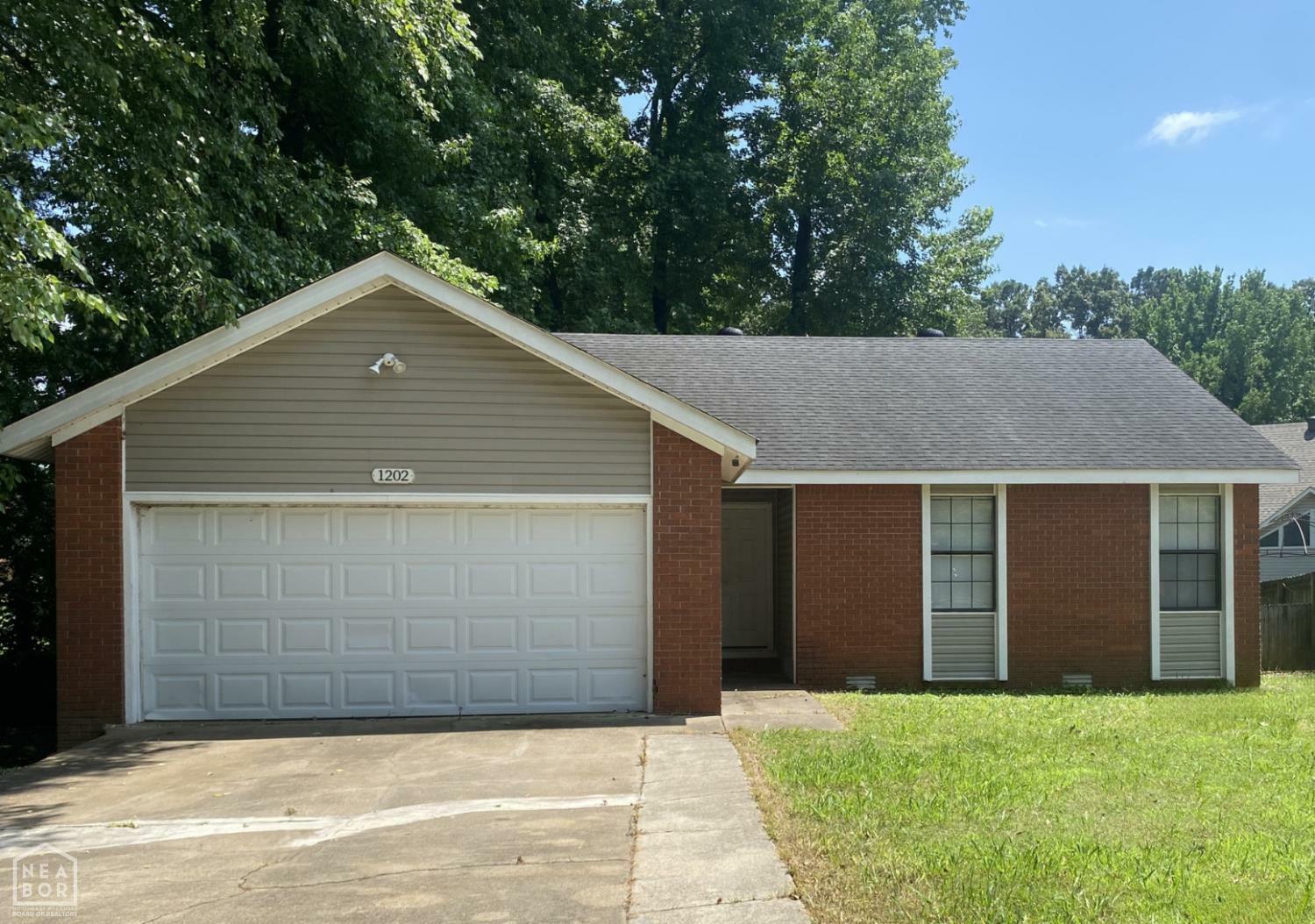 Property Photo: 1202 Madera AR 72401