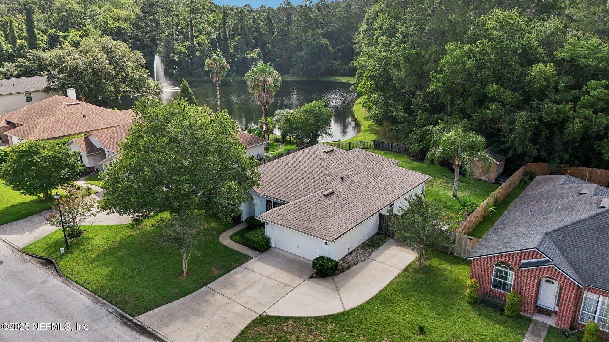 Property Photo: 1419 Summit Oaks Drive E FL 32221