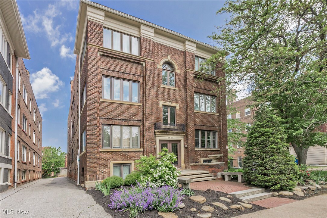Property Photo:  2725 Hampshire Road 2  OH 44106 