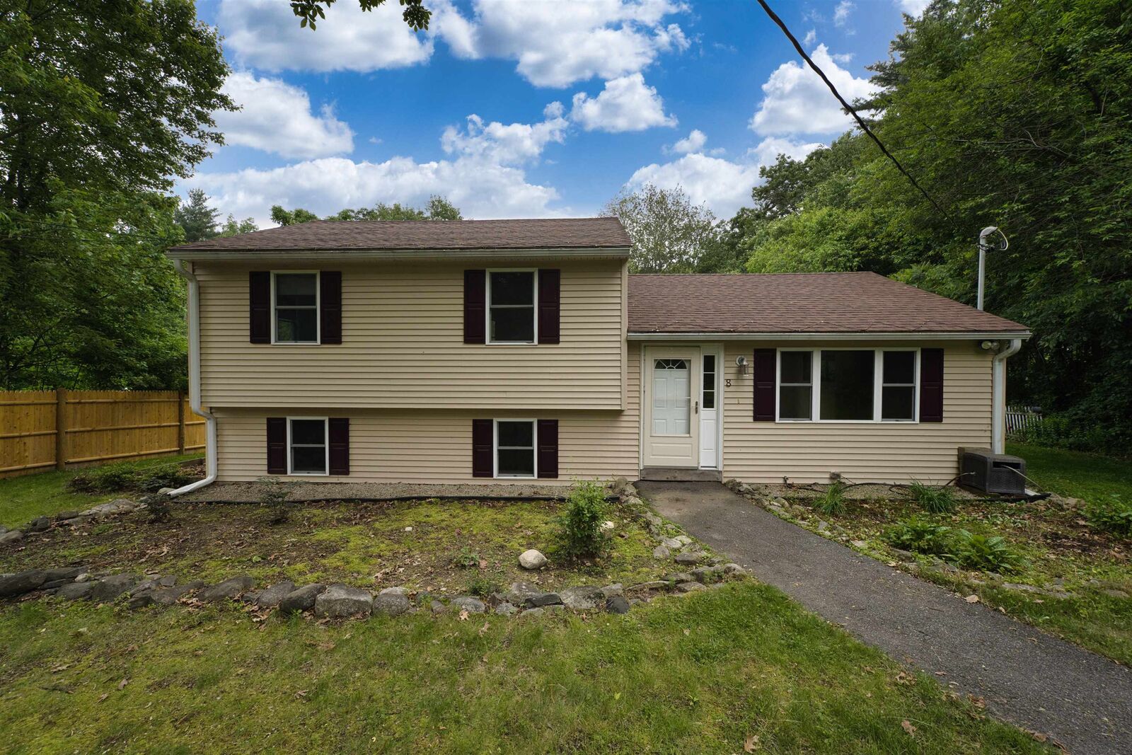 Property Photo:  8 Overledge Drive  NH 03038 