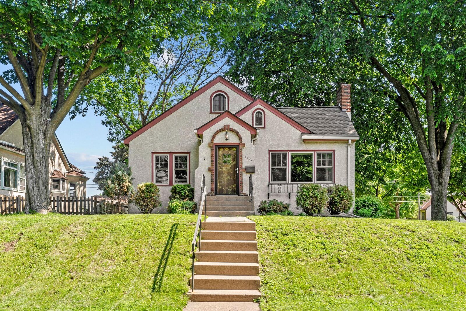 Property Photo:  2121 Saint Anthony Parkway  MN 55418 