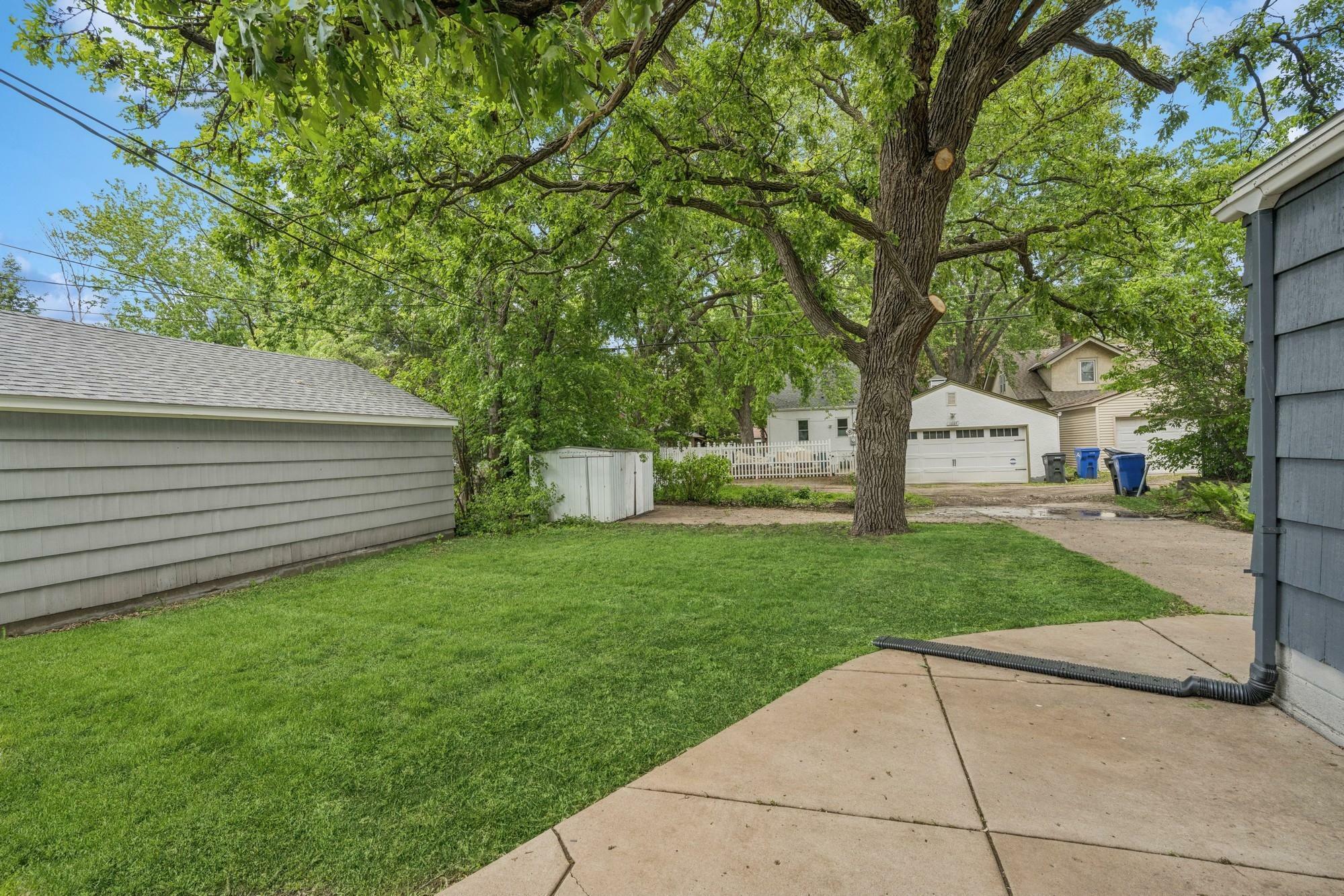 Property Photo: 1685 Rose Avenue E MN 55106