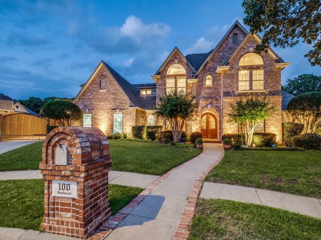 Property Photo: 100 Bentwood Court TX 76210