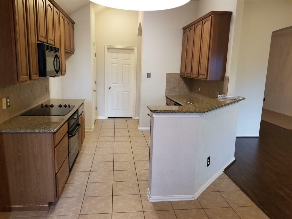 Property Photo: 9017 Friendswood Drive TX 76123