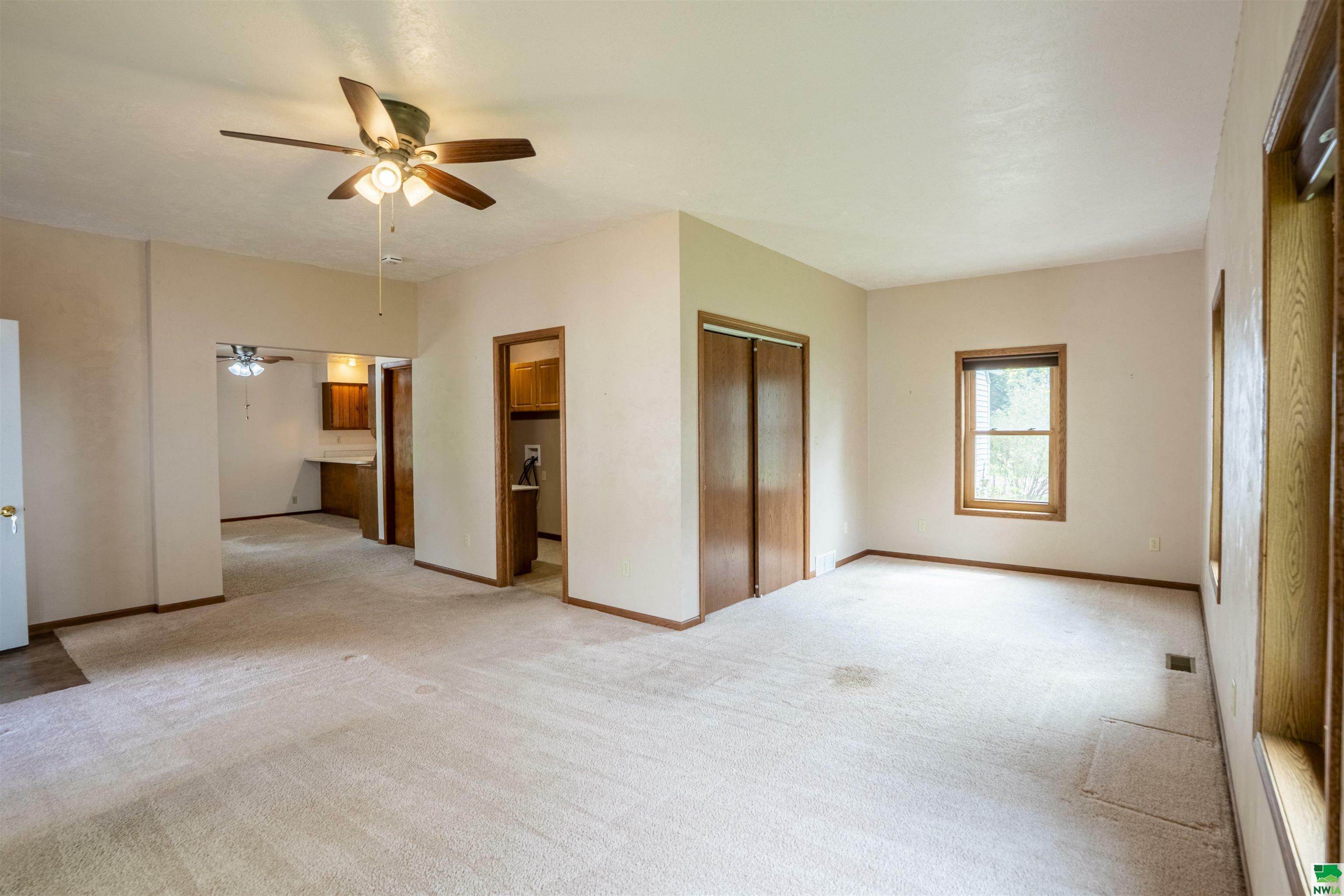 Property Photo: 615 4th St IA 51038