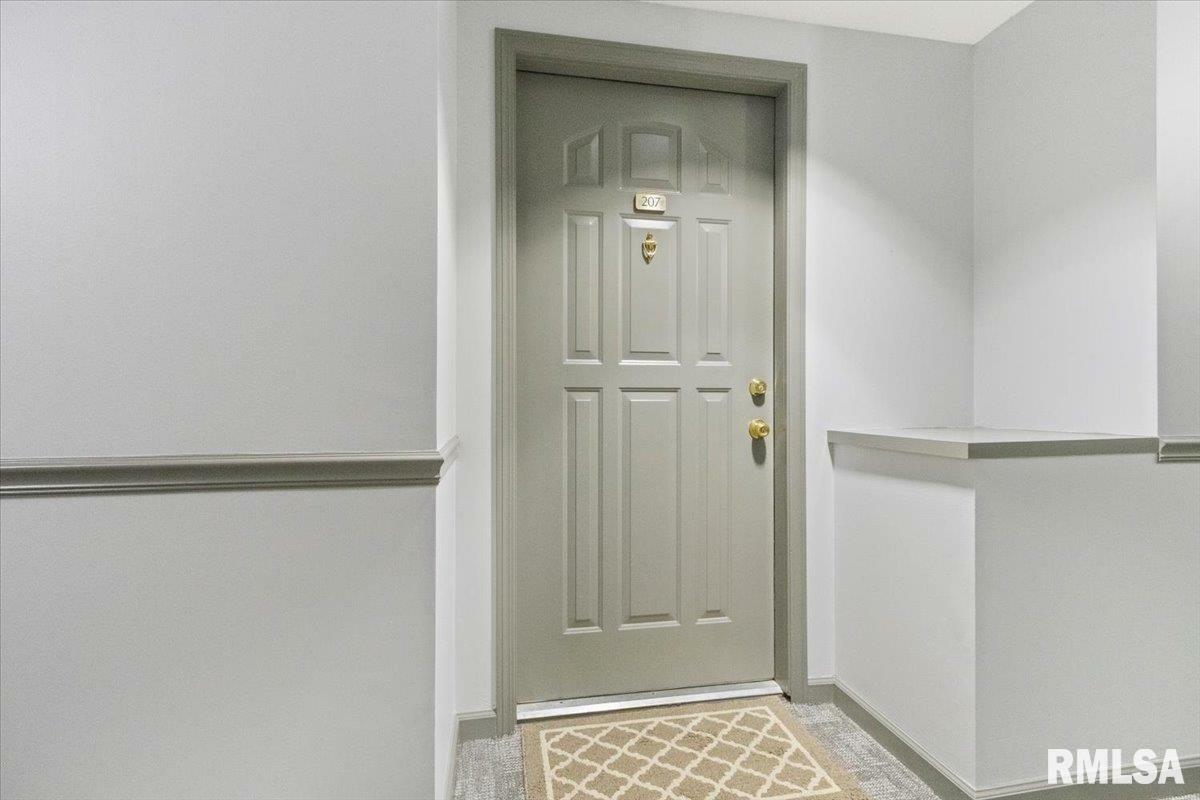 Property Photo: 5200 N Knoxville Avenue 207S IL 61614