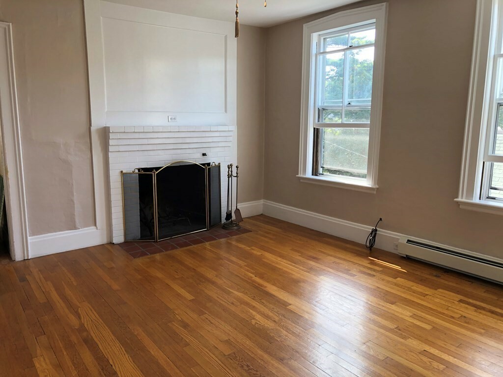 Property Photo: 126 Pleasant St 4 MA 01945