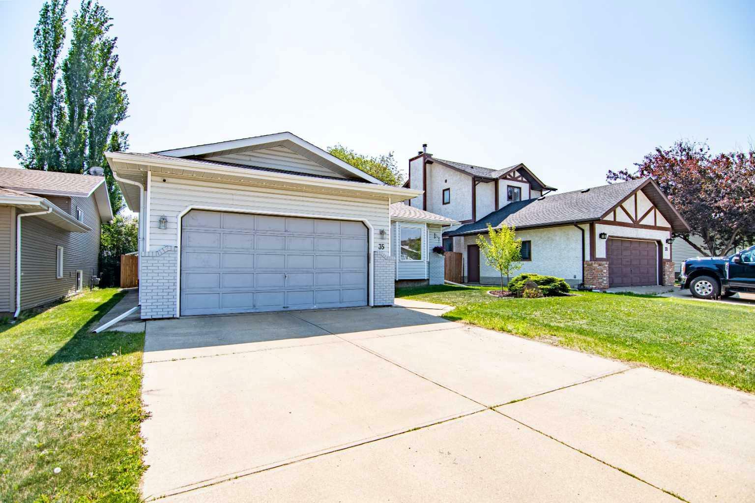 Property Photo: 35 Eldridge Crescent AB T4R 2C9