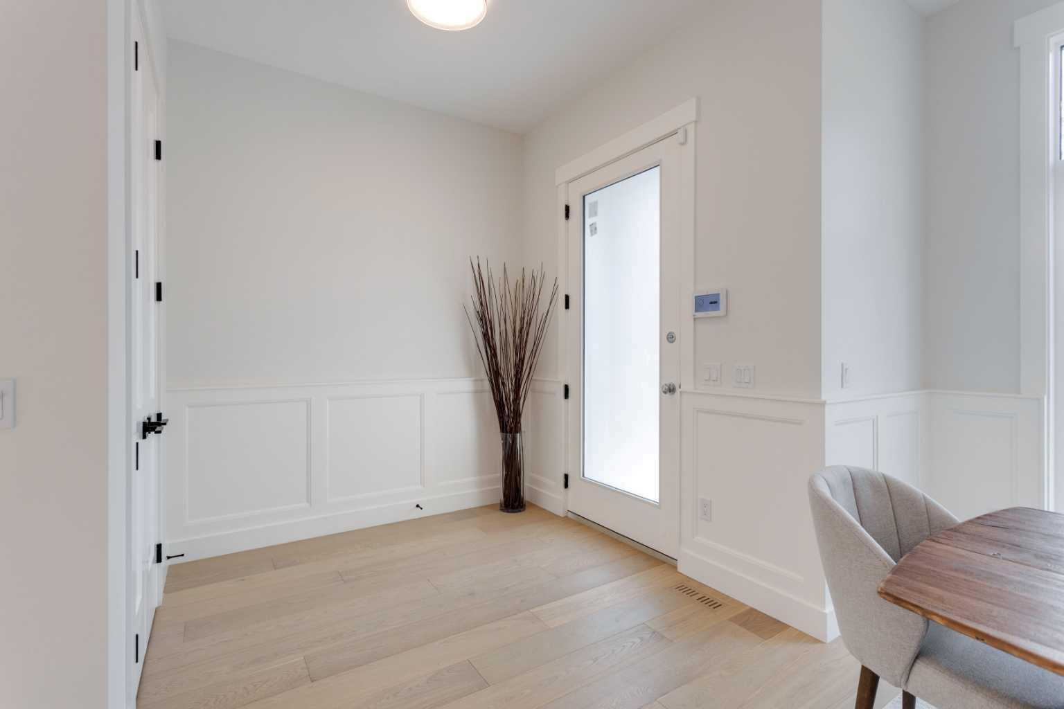 Property Photo: 424 14 Avenue NE AB T2E 1E5