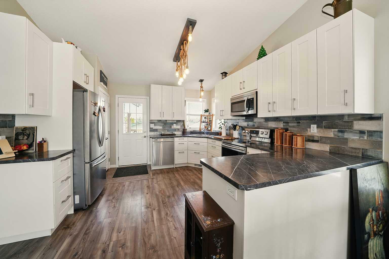 Property Photo: 19 Lockwood Avenue AB T4R 2R3