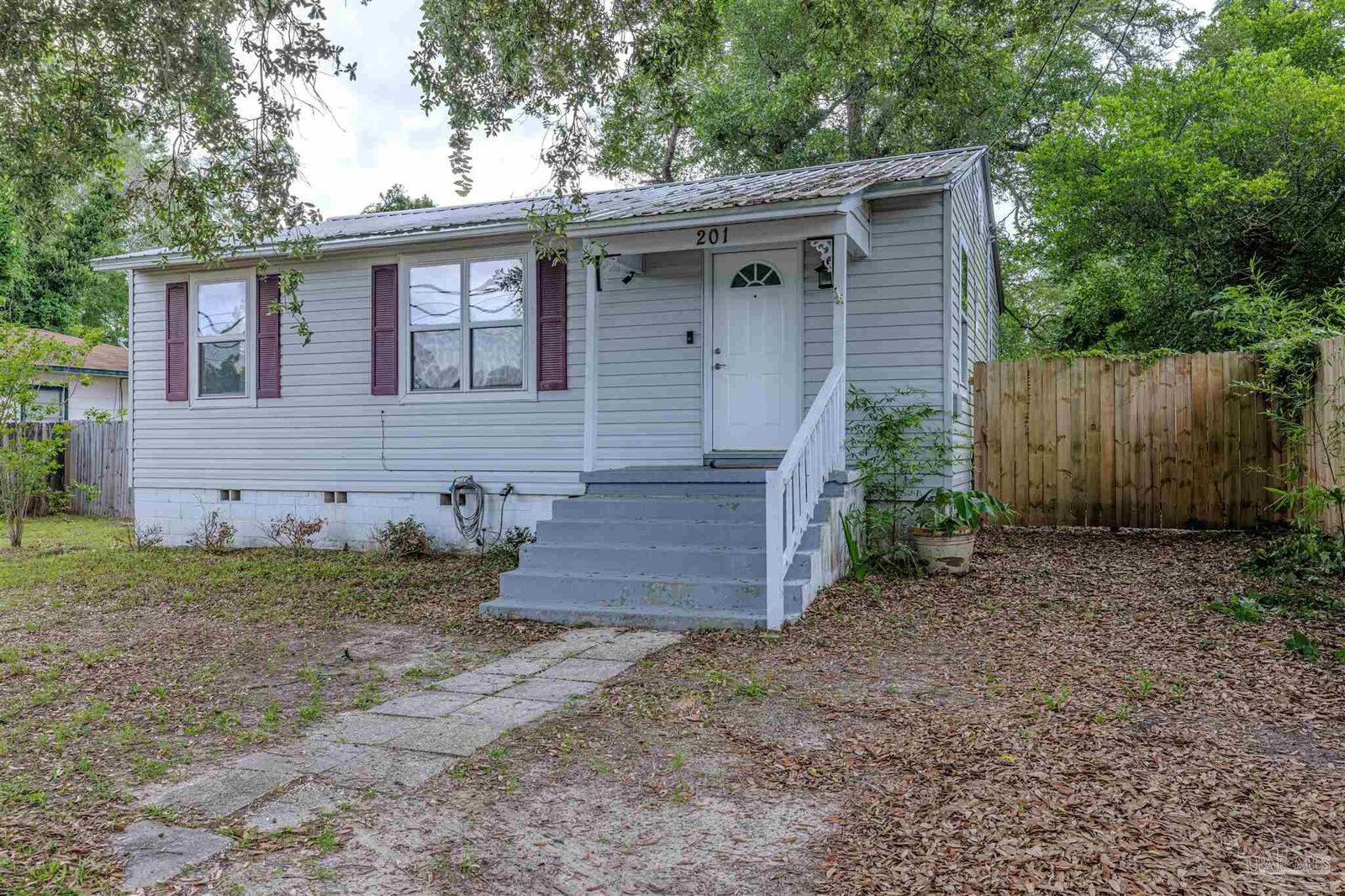 Property Photo:  201 Chaseville St  FL 32507 