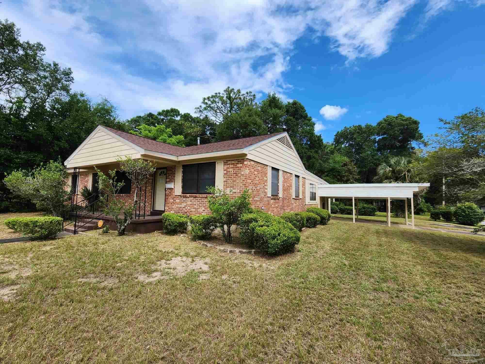 Property Photo: 867 Berkley Dr FL 32503