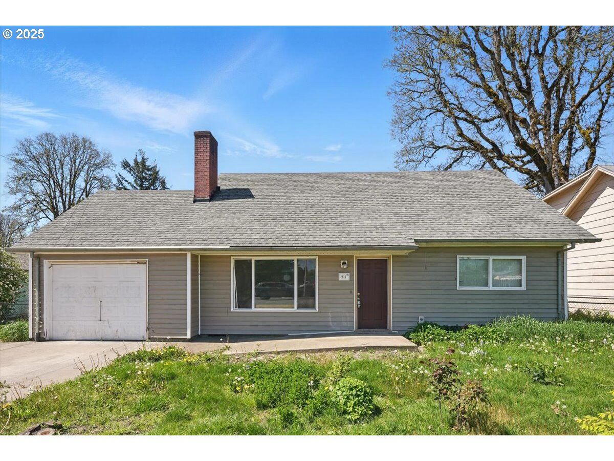 Property Photo:  211 NE 28th Ave  OR 97124 