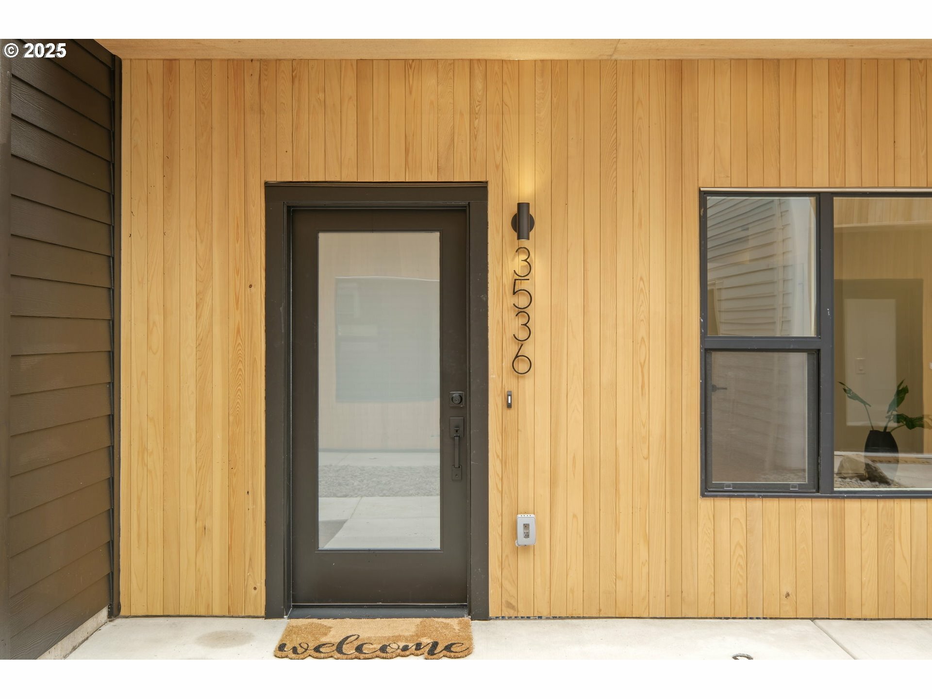 Property Photo: 3536 NE 44th Ave OR 97212