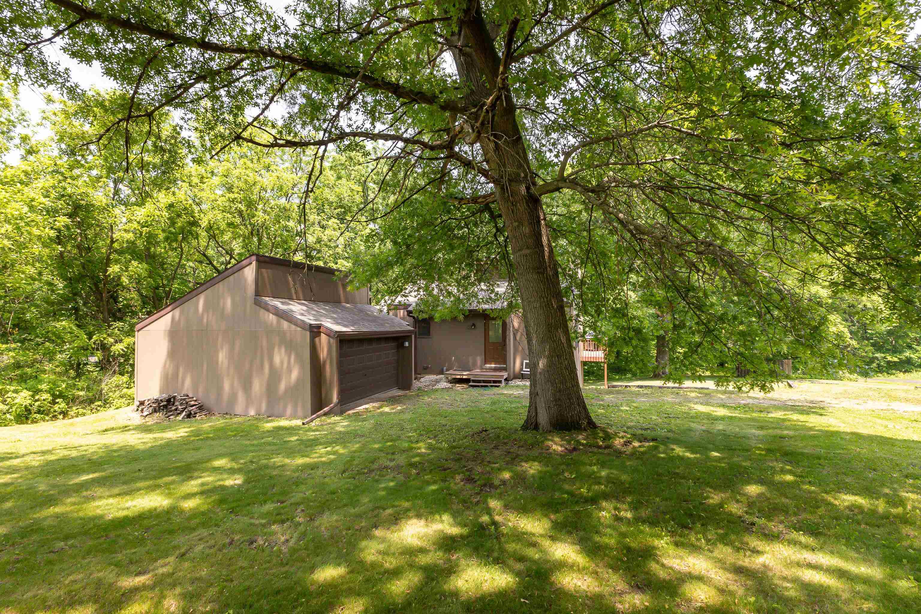 Property Photo: 2 Sylvan Court IL 61036