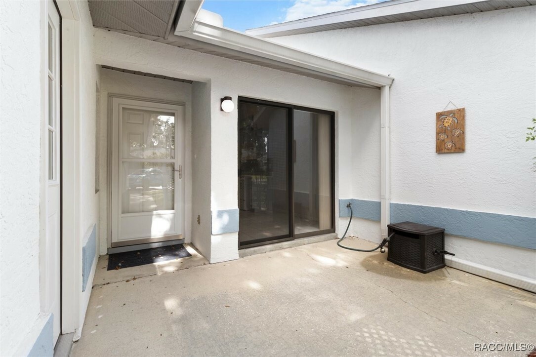Property Photo: 477 Siesta Terrace FL 34450