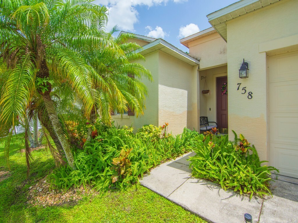 Property Photo: 758 Carriage Lake Way FL 32968