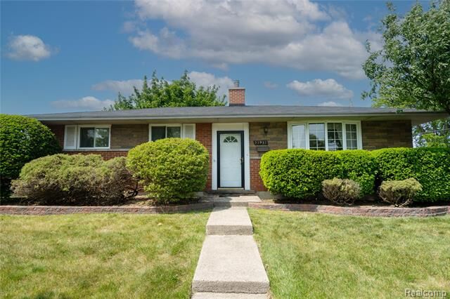 Property Photo:  33912 Sequoia Street  MI 48185 