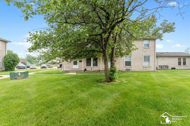 20036 Village Green Court  Brownstown Twp MI 48183 photo