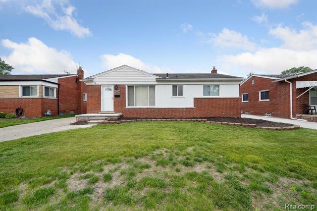Property Photo:  8887 Sarasota  MI 48239 