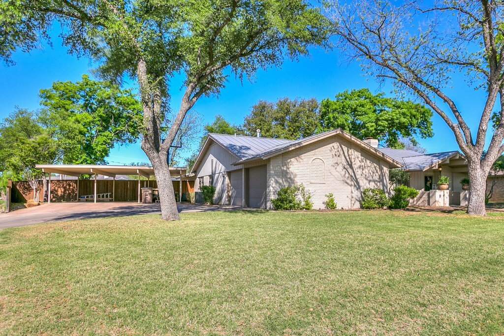 Property Photo: 3709 Vista Del Arroyo TX 76904